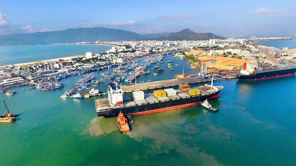 Bình Định muốn mở rộng đường, nâng cấp cảng Quy Nhơn